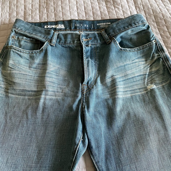 Men’s Express Distressed Kingston Jeans - Picture 2 of 8